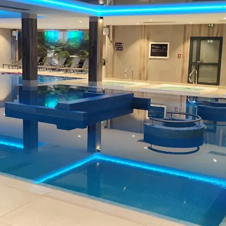 W Platinum Mountain Z Parkingiem 5* شكلارسكا بوريبا