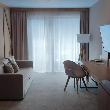 W Platinum Mountain Z Parkingiem