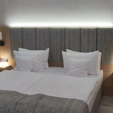 Отель W Platinum Mountain Z Parkingiem